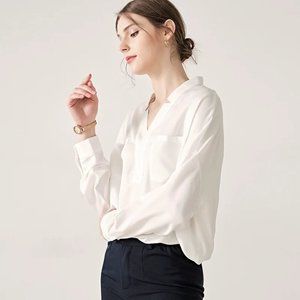 Workplace v-neck white long-sleeved shirt